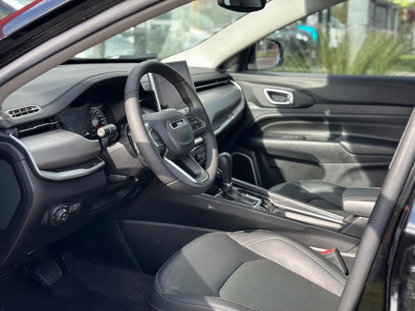 Foto do veículo JEEP COMPASS  LONG TF 2022 24.322 KM 136.900,00