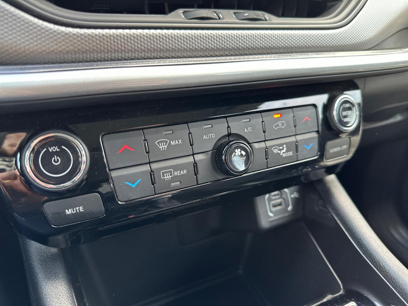 Foto do veículo JEEP COMPASS  LONG TF 2022 24.322 KM 136.900,00