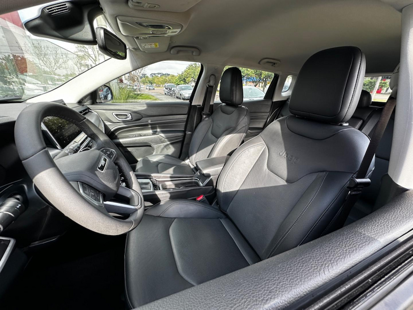 Foto do veículo JEEP COMPASS  LONG TF 2022 24.322 KM 136.900,00