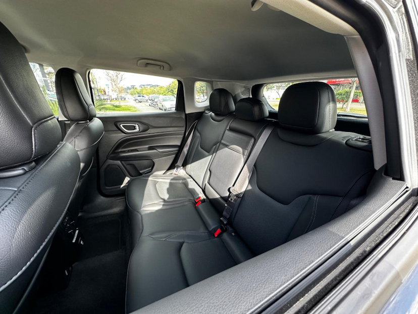Foto do veículo JEEP COMPASS  LONG TF 2022 24.322 KM 136.900,00