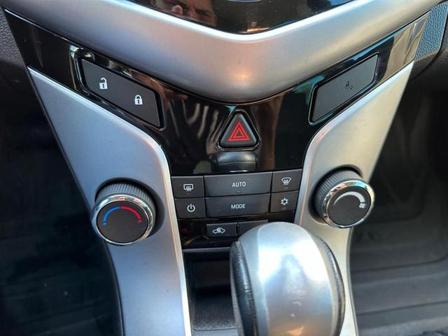 Foto do veículo CHEVROLET CRUZE  HB SPORT LT 1.8 2015 82.415 KM 69.900,00