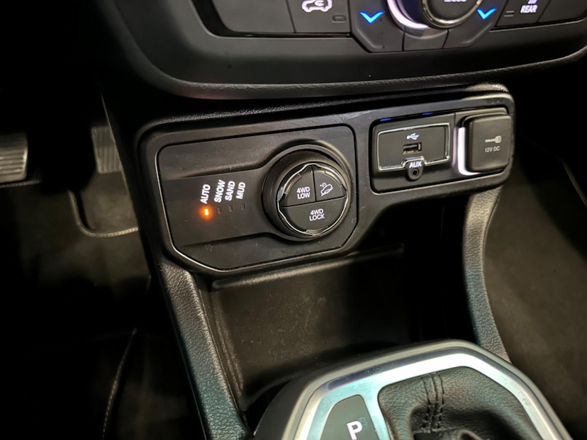Foto do veículo JEEP RENEGADE  LONGITUDE 4X4 AUTOMATICO 2019 54.988 KM 125.900,00