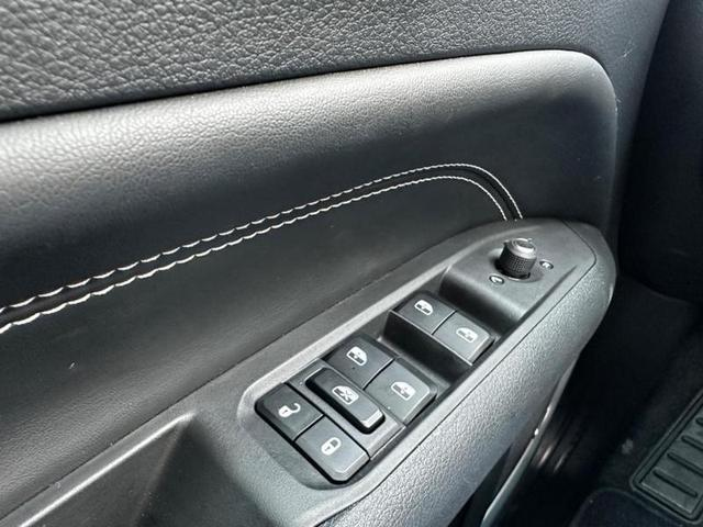 Foto do veículo JEEP COMPASS  SERIE S TF 2022 8.564 KM 172.900,00
