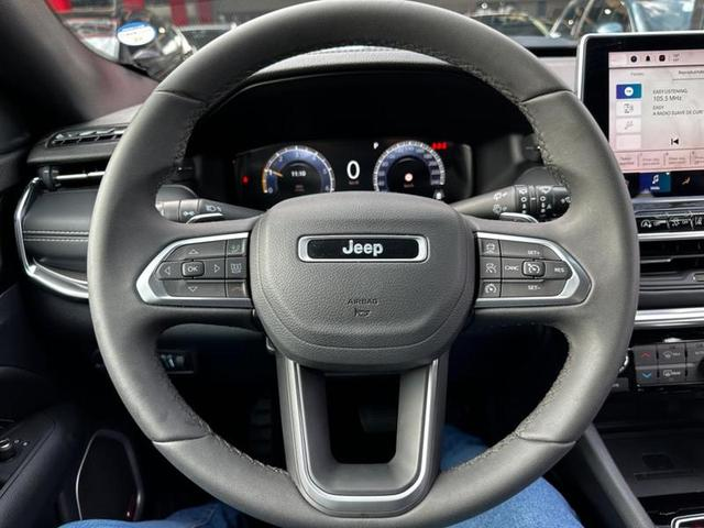 Foto do veículo JEEP COMPASS  SERIE S TF 2022 8.564 KM 172.900,00