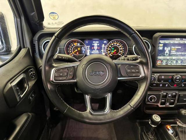Foto do veículo JEEP WRANGLER  ULMTD SAHARA OVRL 2019 5.445 KM 329.900,00