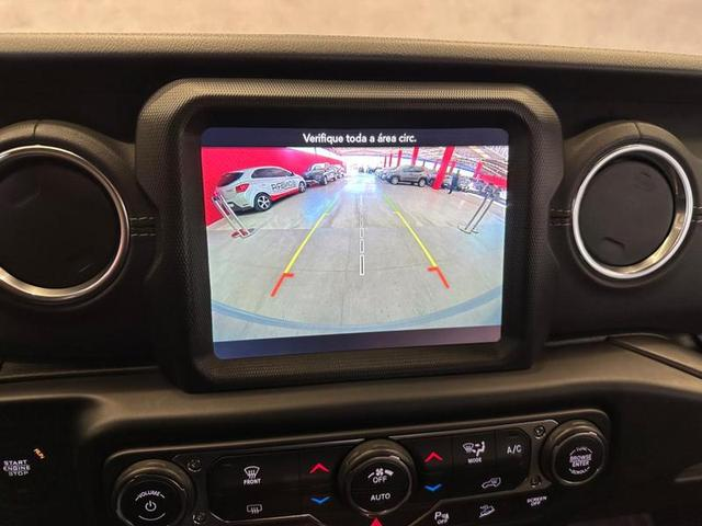 Foto do veículo JEEP WRANGLER  ULMTD SAHARA OVRL 2019 5.445 KM 329.900,00