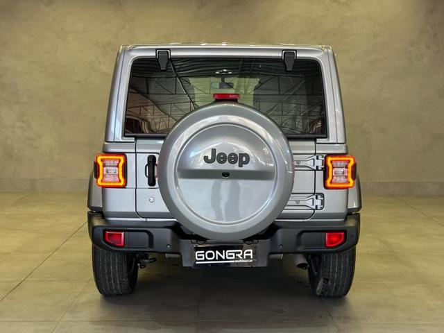 Foto do veículo JEEP WRANGLER  ULMTD SAHARA OVRL 2019 5.445 KM 329.900,00
