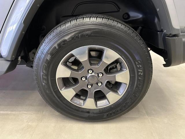 Foto do veículo JEEP WRANGLER  ULMTD SAHARA OVRL 2019 5.445 KM 329.900,00