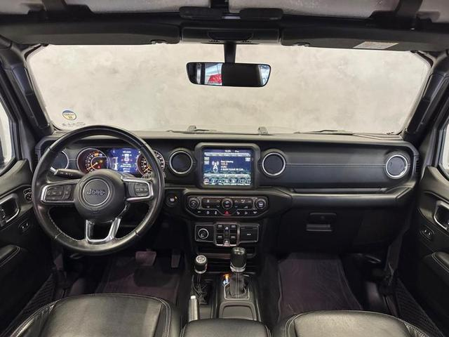 Foto do veículo JEEP WRANGLER  ULMTD SAHARA OVRL 2019 5.445 KM 329.900,00
