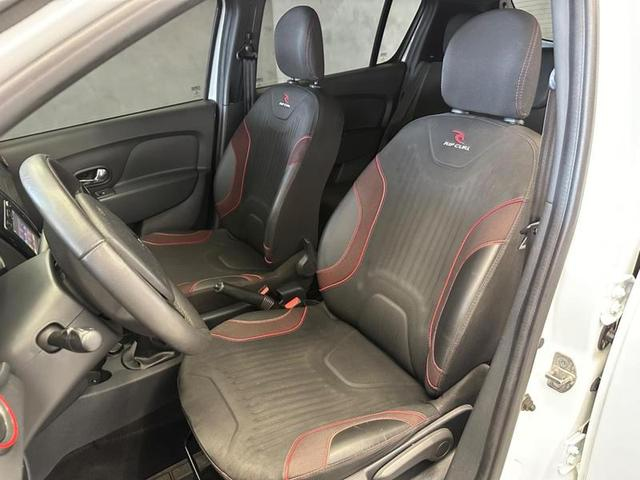 Foto do veículo RENAULT SANDERO  1.6 SL STEPWAY RIP CURL 16V FLEX 4P MANUAL 2016 91.000 KM 48.900,00