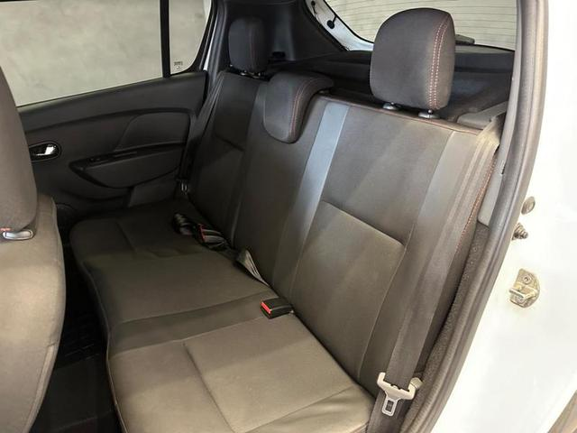 Foto do veículo RENAULT SANDERO  1.6 SL STEPWAY RIP CURL 16V FLEX 4P MANUAL 2016 91.000 KM 48.900,00