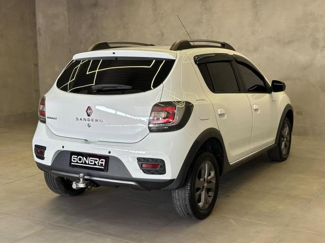 Foto do veículo RENAULT SANDERO  1.6 SL STEPWAY RIP CURL 16V FLEX 4P MANUAL 2016 91.000 KM 48.900,00