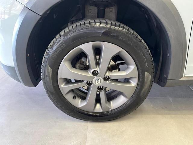 Foto do veículo RENAULT SANDERO  1.6 SL STEPWAY RIP CURL 16V FLEX 4P MANUAL 2016 91.000 KM 48.900,00
