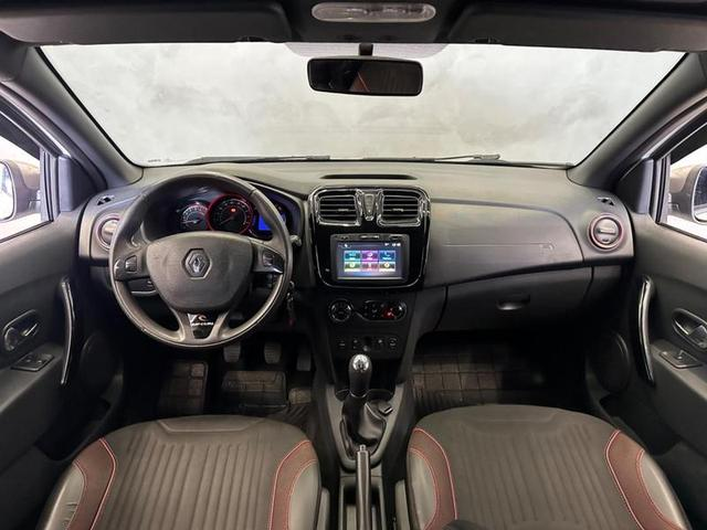 Foto do veículo RENAULT SANDERO  1.6 SL STEPWAY RIP CURL 16V FLEX 4P MANUAL 2016 91.000 KM 48.900,00