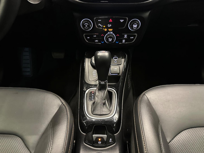 Foto do veículo JEEP COMPASS  LIMITED 2.0 4X4 DIESEL 16V AUT. 2021 61.752 KM 135.900,00