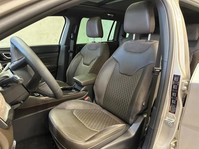Foto do veículo JEEP COMMANDER  OVERLAND TD380 4X4 TURBO DIESEL 2023 26.610 KM 219.900,00