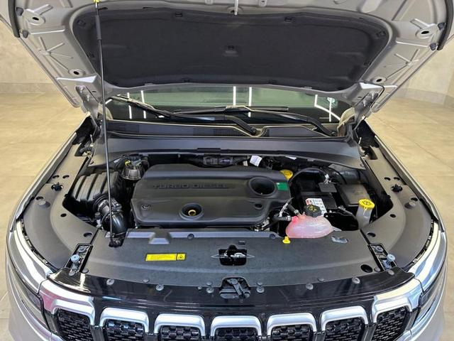 Foto do veículo JEEP COMMANDER  OVERLAND TD380 4X4 TURBO DIESEL 2023 26.610 KM 219.900,00
