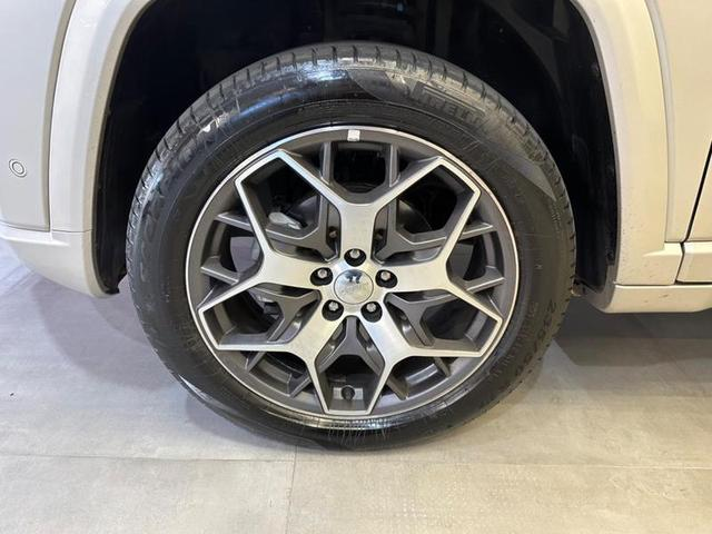 Foto do veículo JEEP COMMANDER  OVERLAND TD380 4X4 TURBO DIESEL 2023 26.610 KM 219.900,00