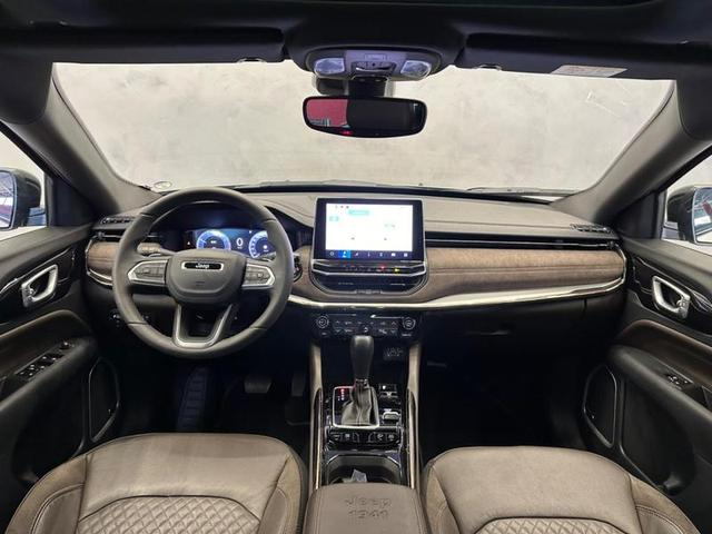 Foto do veículo JEEP COMMANDER  OVERLAND TD380 4X4 TURBO DIESEL 2023 26.610 KM 219.900,00