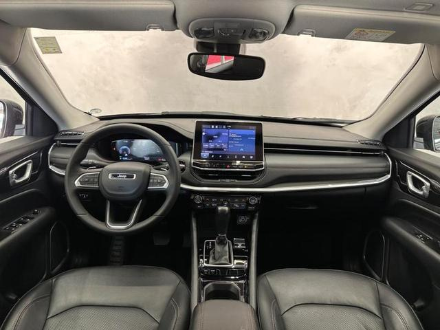 Foto do veículo JEEP COMPASS  LIMITED T270 1.3 TB 4X2 FLEX AUT 2023 19.551 KM 162.900,00