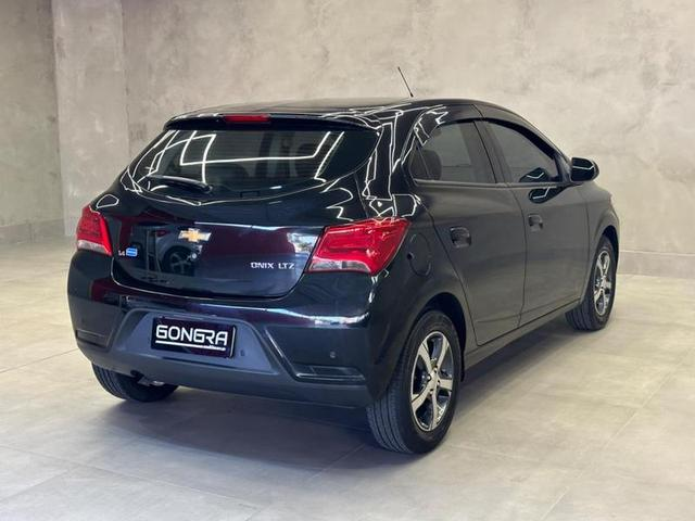 Foto do veículo CHEVROLET ONIX  1. 4MT LTZ 2017 36.028 KM 64.900,00
