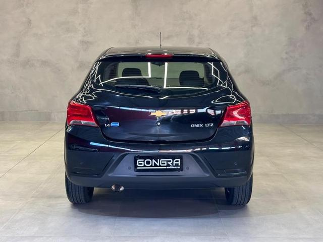 Foto do veículo CHEVROLET ONIX  1. 4MT LTZ 2017 36.028 KM 64.900,00