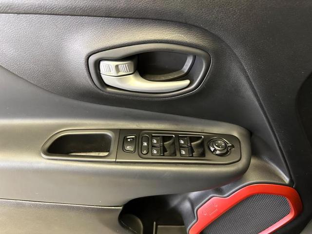 Foto do veículo JEEP RENEGADE  TH T270 4X4 2022 21.604 KM 132.900,00