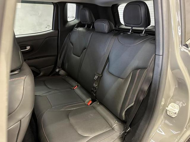 Foto do veículo JEEP RENEGADE  TH T270 4X4 2022 21.604 KM 132.900,00