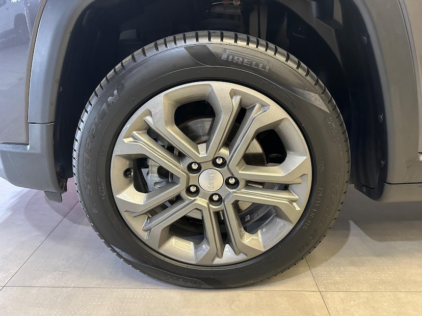 Foto do veículo JEEP COMPASS  LONG. T270 1.3 TB 4X2 FLEX AUT. 2022 51.375 KM 124.900,00