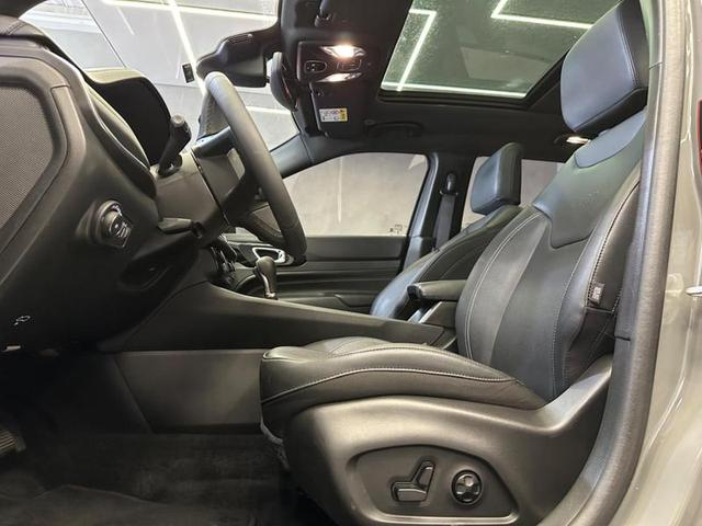 Foto do veículo JEEP COMPASS  SERIE S TF 2023 20.309 KM 184.900,00
