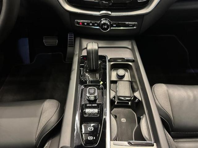 Foto do veículo VOLVO XC60 XC 60 T-8 ULTIMATE 2.0 AWD (HIBRIDO) 2021 35.057 KM 279.900,00