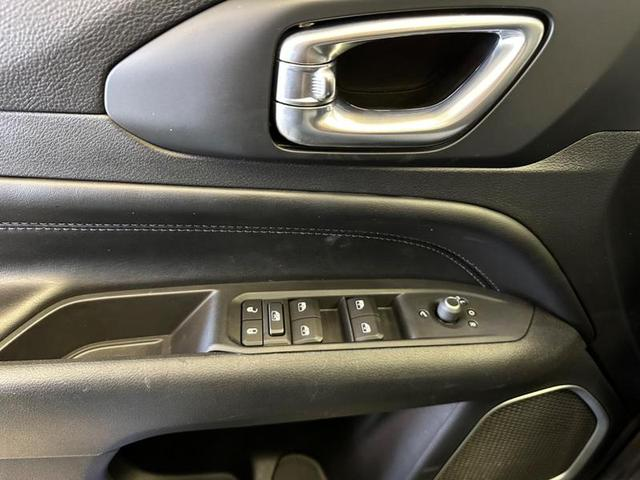 Foto do veículo JEEP COMPASS  LONG TF 2022 29.381 KM 138.900,00