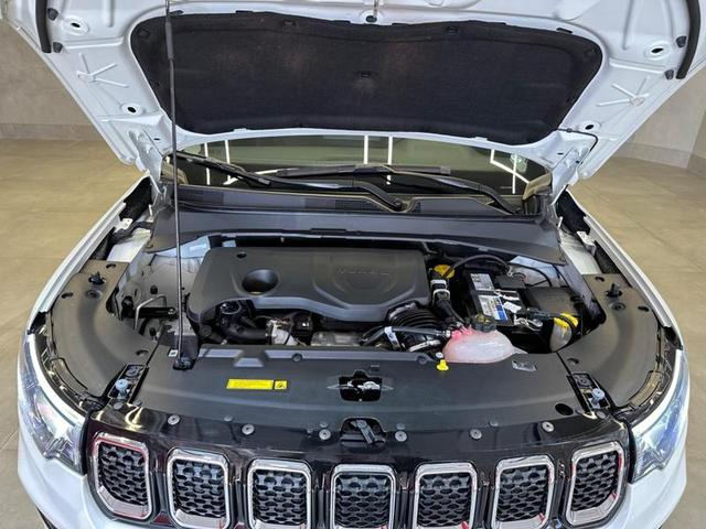 Foto do veículo JEEP COMPASS  LONG TF 2022 29.381 KM 138.900,00
