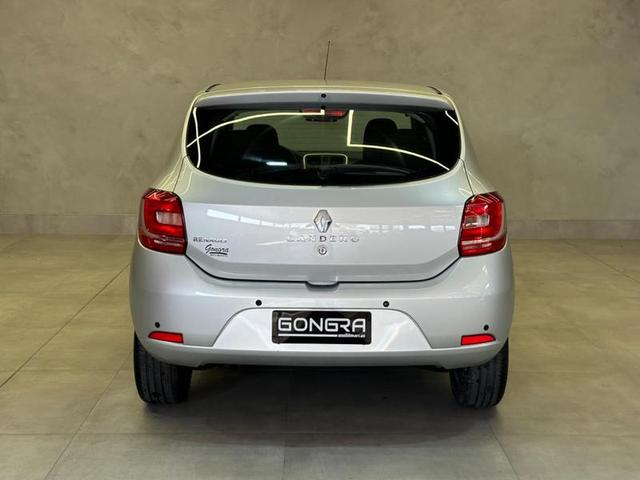 Foto do veículo RENAULT SANDERO  1.0 AUTHENTIQUE 16V FLEX 4P MANUAL  2016 85.756 KM 39.900,00