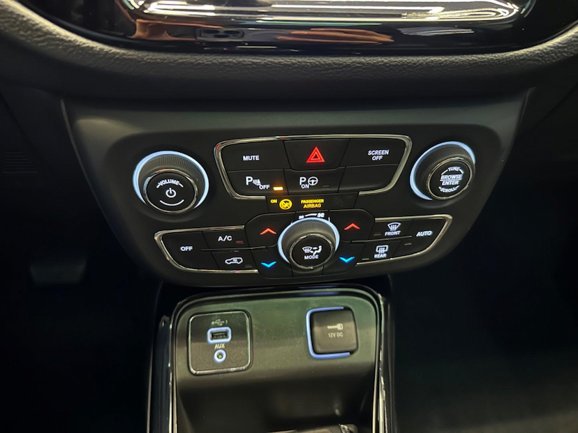 Foto do veículo JEEP COMPASS  LIMITED 2.0 4X2 FLEX 16V AUT 2020 75.225 KM 115.900,00