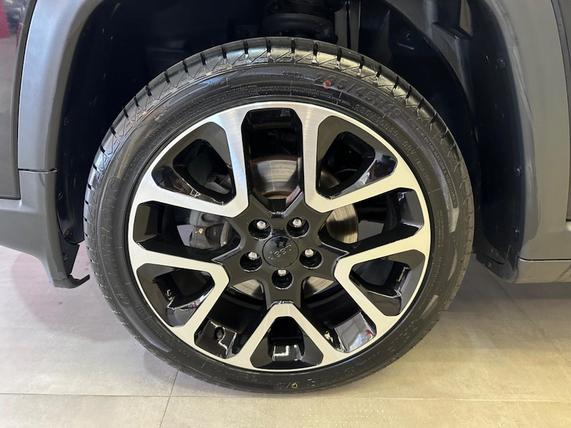 Foto do veículo JEEP COMPASS  LIMITED 2.0 4X2 FLEX 16V AUT 2020 75.225 KM 115.900,00