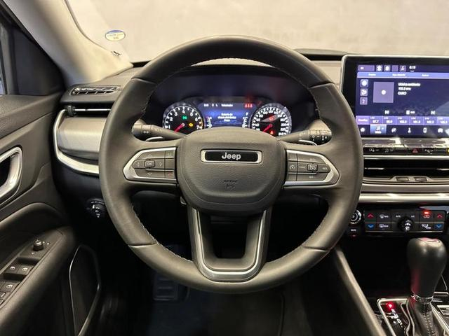Foto do veículo JEEP COMPASS  LONG TF 2022 27.746 KM 135.900,00