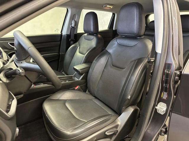 Foto do veículo JEEP COMPASS  LONG TF 2022 27.746 KM 135.900,00