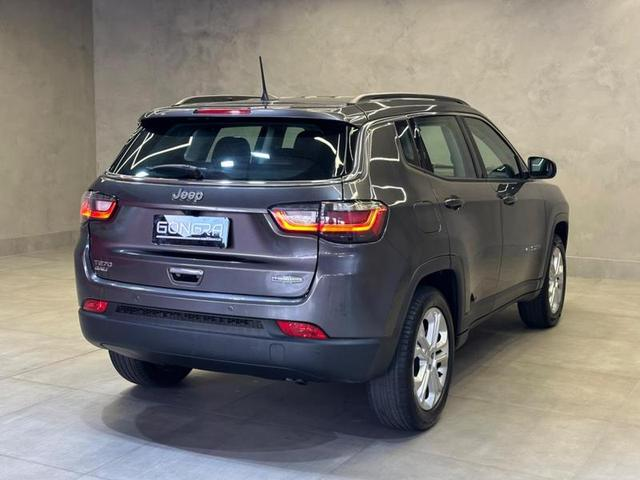 Foto do veículo JEEP COMPASS  LONG TF 2022 27.746 KM 135.900,00