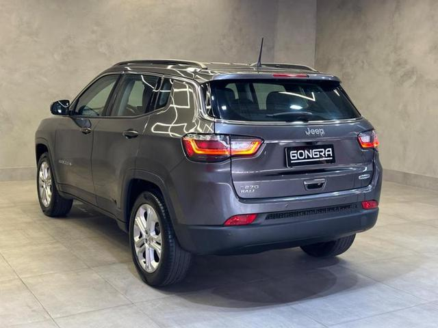 Foto do veículo JEEP COMPASS  LONG TF 2022 27.746 KM 135.900,00