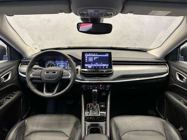 Foto do veículo JEEP COMPASS  LONG TF 2022 27.746 KM 135.900,00