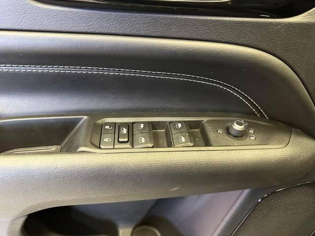 Foto do veículo JEEP COMPASS  LONG TF 2022 49.666 KM 136.900,00