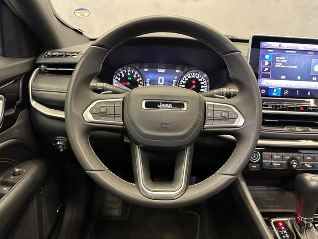 Foto do veículo JEEP COMPASS  LONG TF 2022 32.343 KM 144.900,00