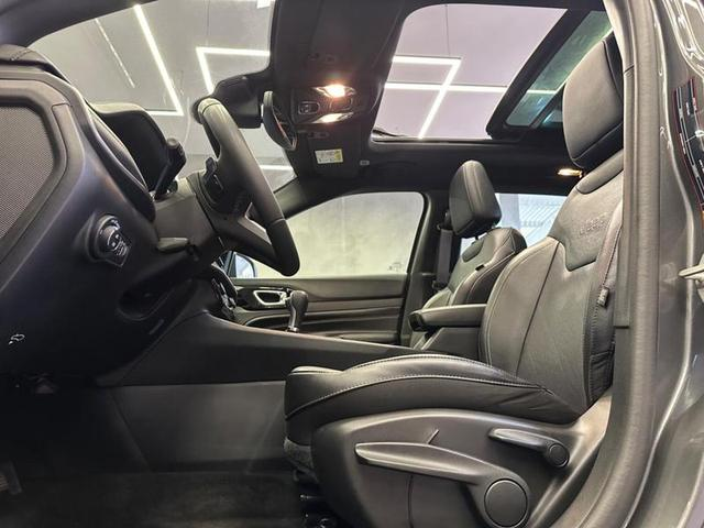 Foto do veículo JEEP COMPASS  LONG TF 2022 32.343 KM 144.900,00