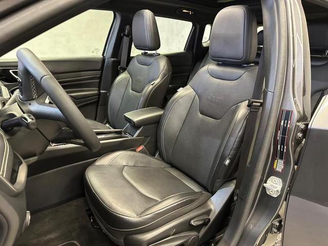 Foto do veículo JEEP COMPASS  LONG TF 2022 32.343 KM 144.900,00