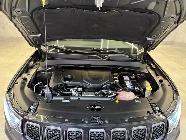 Foto do veículo JEEP COMPASS  LONG TF 2022 32.343 KM 144.900,00