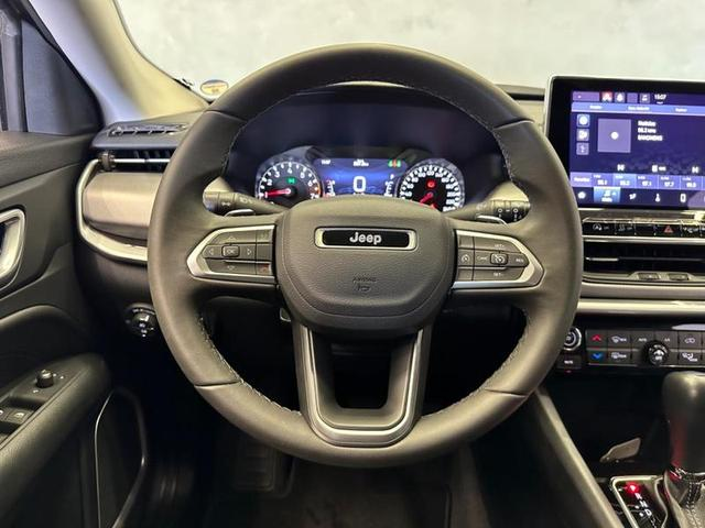Foto do veículo JEEP COMPASS  LONG TF 2022 36.339 KM 135.900,00