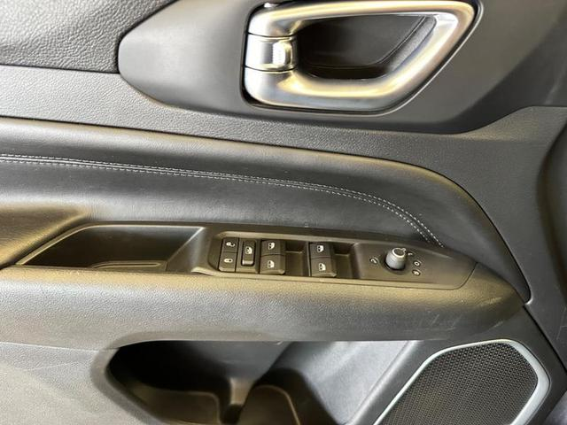 Foto do veículo JEEP COMPASS  LONG TF 2022 36.339 KM 135.900,00