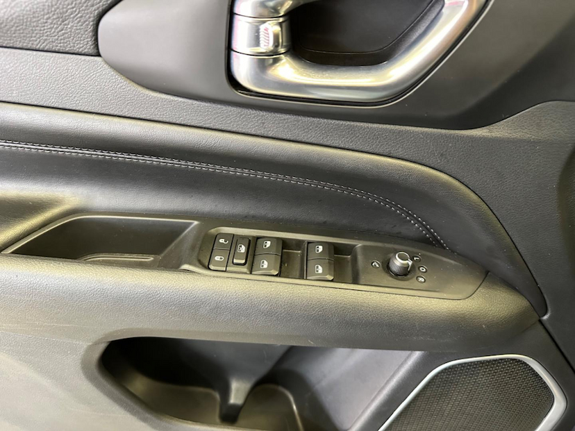 Foto do veículo JEEP COMPASS  LONG TF 2022 37.488 KM 132.900,00