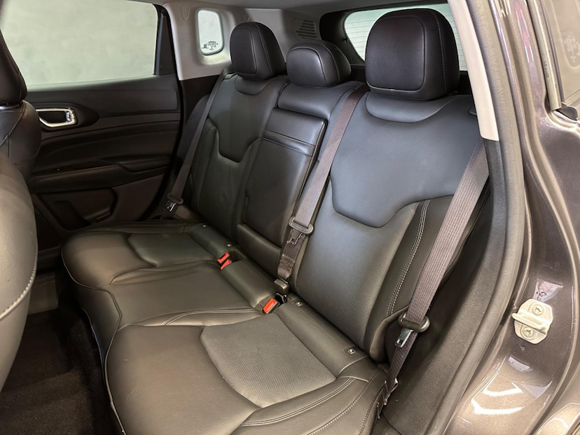 Foto do veículo JEEP COMPASS  LONG TF 2022 37.488 KM 132.900,00